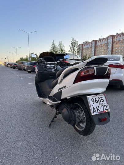 Макси скутер Suzuki Skywave