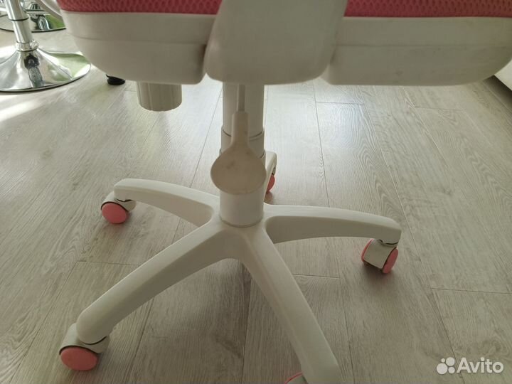 Кресло для девочки с подлокотником