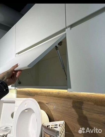 Кухня с барной стойкой в наличии