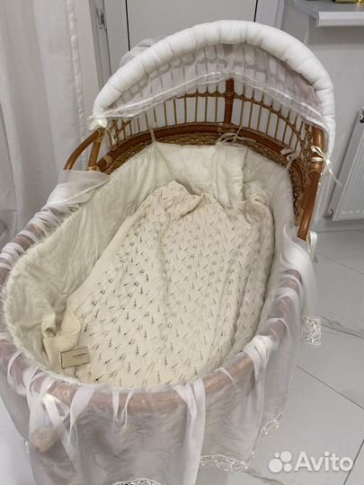 Плетеная люлька-качалка на колесиках