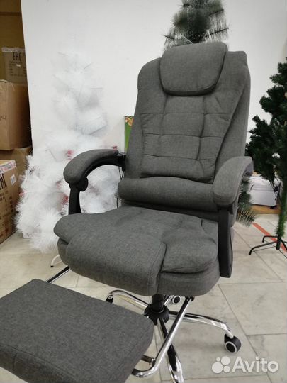 Офисное кресло с подножкой из ткани