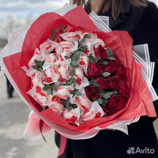 Букет из роз и конфет
