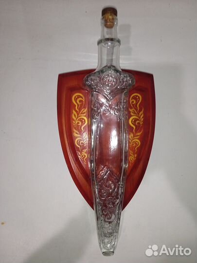 Бутылка фигурная с подставкой Щит и Меч. Редкая