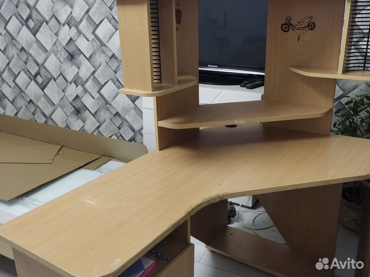 Компьютерный стол