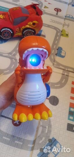 Игрушка динозавр со световым эффектом