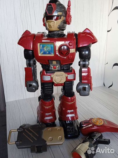 Игрушки: 2 робота с пультом