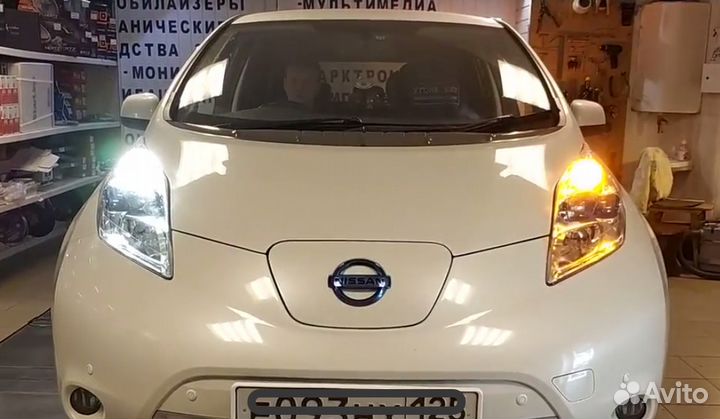 Дхо в поворотники Nissan Leaf
