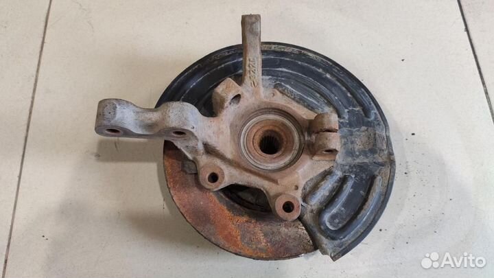 Кулак передний правый Renault Symbol рест. 2005