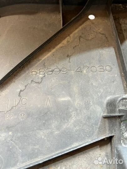 Защита бампера задняя левая Toyota Prius ZVW50