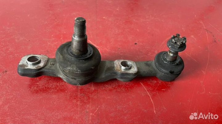 Нижние шаровые левое Toyota Mark X GRX120 4GR