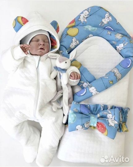 Комплект на выписку осень новый