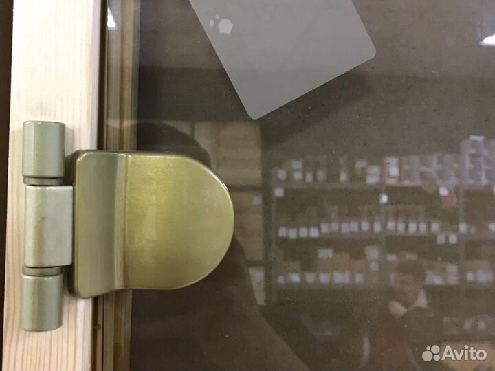 Дверь стеклянная в баню и сауну