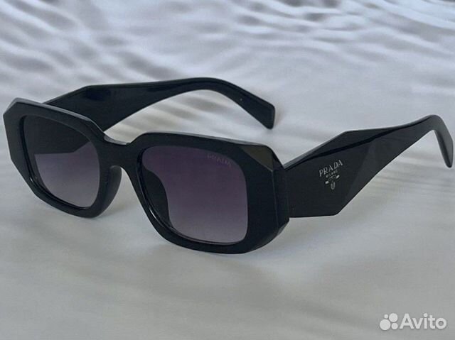 Солнечные очки Prada