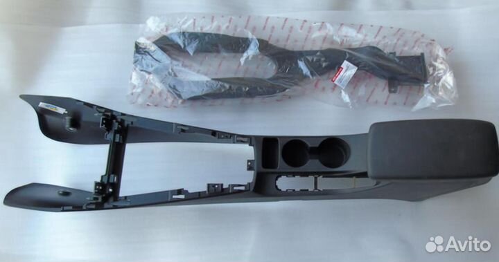 Штатный подлокотник Kia Rio Kia X-Line 2017-2023