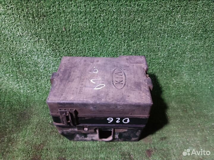 Блок предохранителей под капот основной Kia Spectr