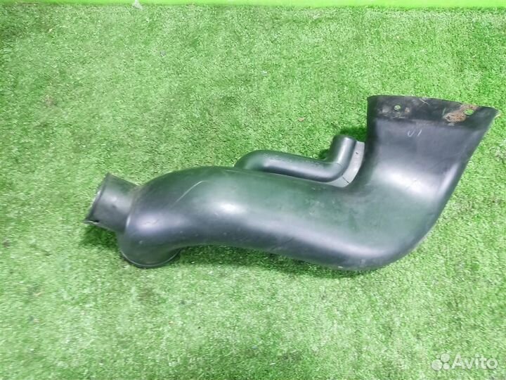 Воздухозаборник Suzuki Grand Vitara 2011