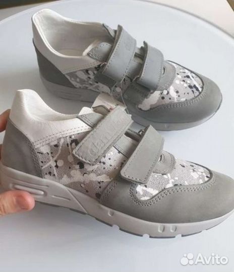 Кроссовки Дандино 33 размер (21см) новые