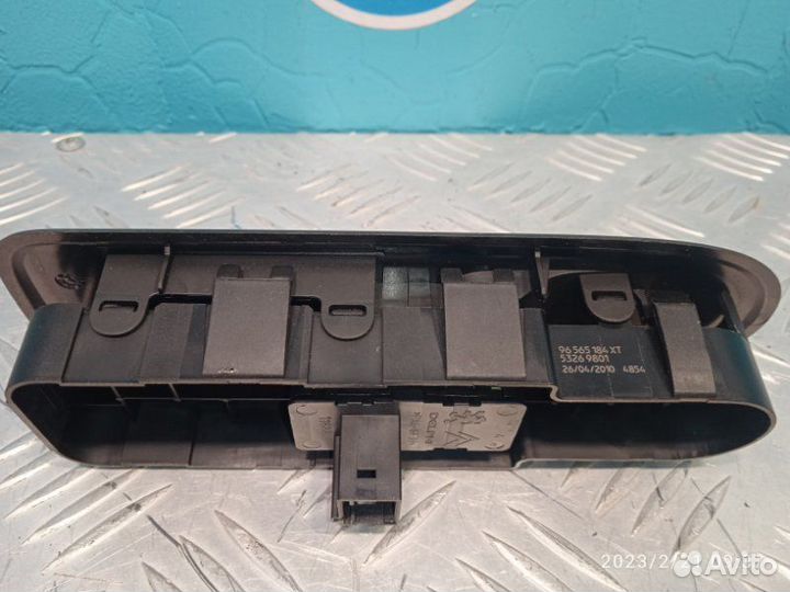 Кнопка стеклоподъёмника Peugeot 308 1.6 EP6