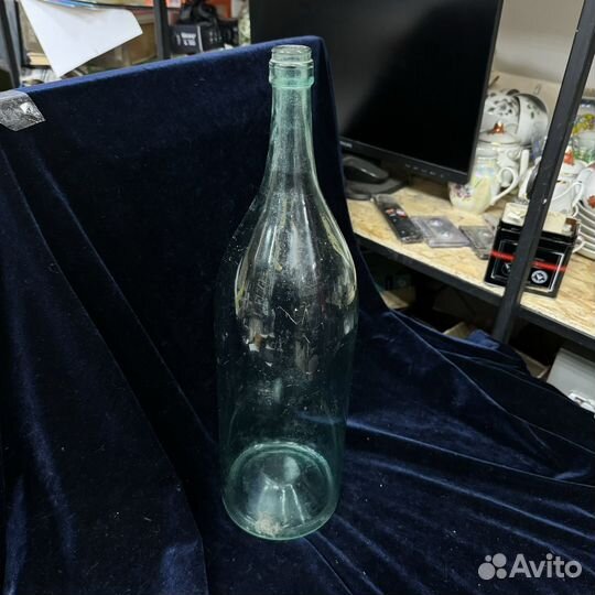Бутыль старинная стеклянная 3,5Л четверть