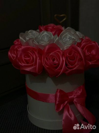 Букеты роз из атласных лент