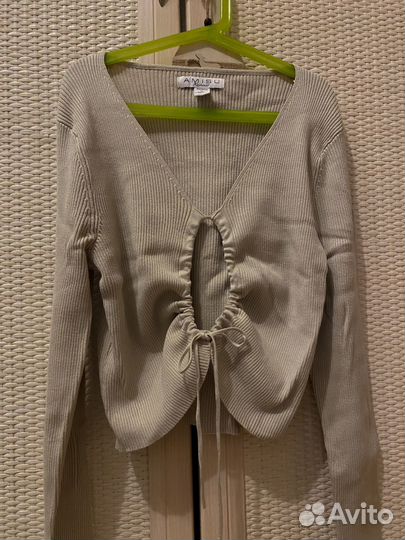 Бежевый топ на завязках