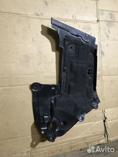 Правая перегородка мотор отсека Mercedes C 205