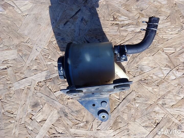 Бачок гур Nissan