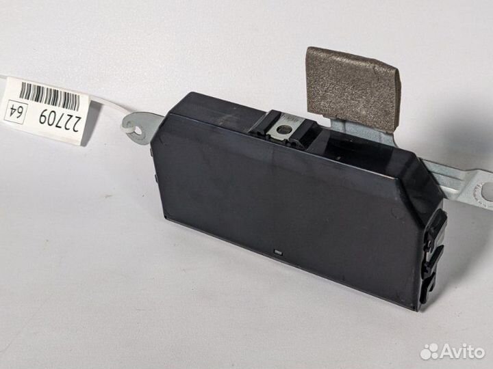 Блок управления дверьми задний правый Nissan