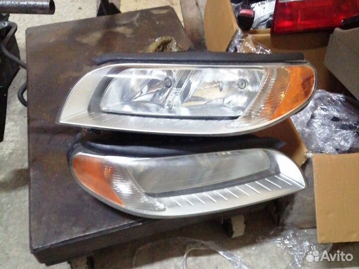 Фара галоген на Volvo XC 70, S 80 2