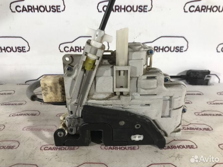 Замок двери задний правый Volkswagen Touareg NF