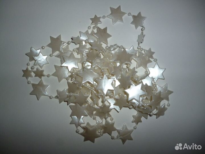 Новогодние гирлянды и мишура