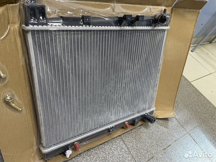 Радиатор охлаждения toyota yaris Ty000w10