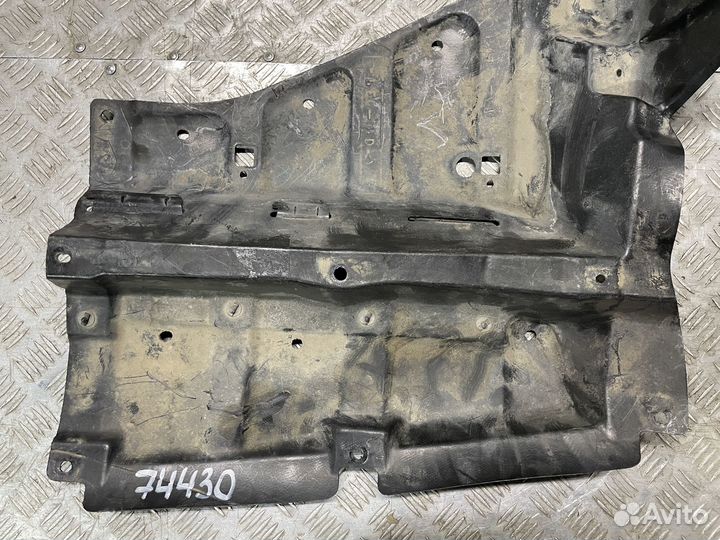 Защита двигателя левая Toyota Prius 20