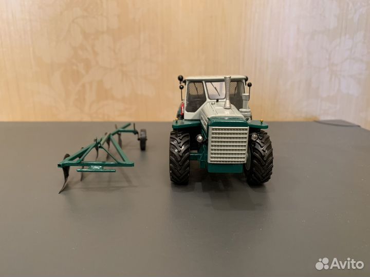 1:43 Модель Трактор Т-125 с плугом плн-5-35