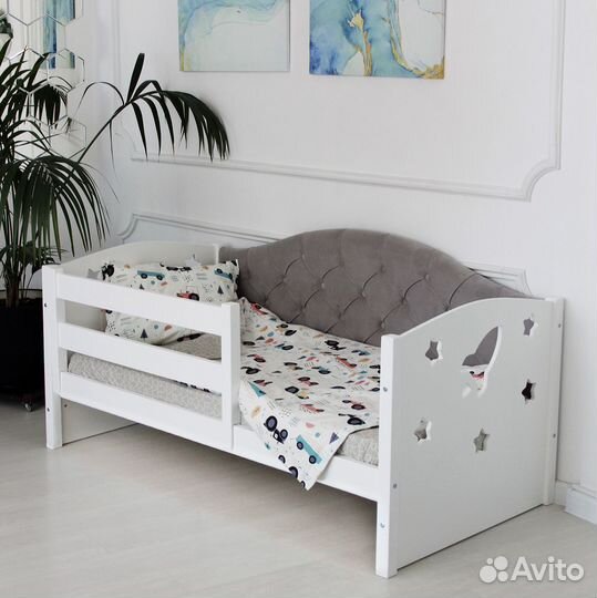 Детская кровать с мягкой спинкой