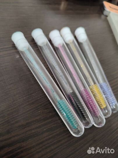 Щеточки для ресниц в футляре