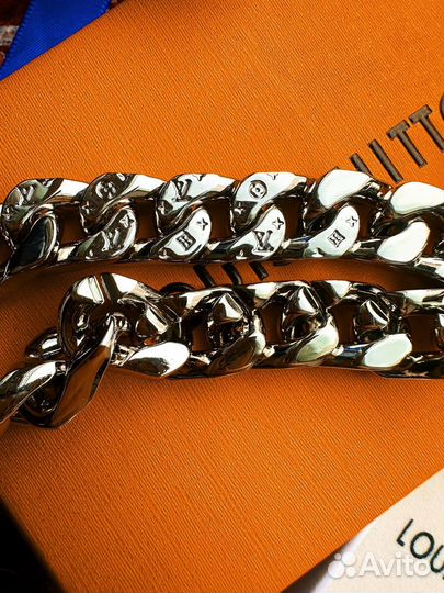 Ожерелье Louis Vuitton