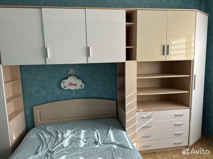 Шкаф стенка с кроватью в спальню
