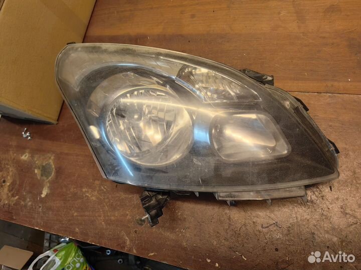 Фара правая (галлоген) Renault Koleos 2008 (HY)
