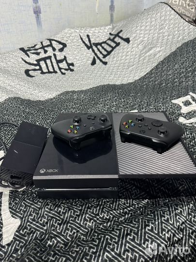 Xbox One, два геймпада + много игр