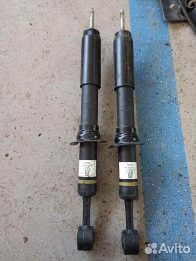 Амортизаторы передние Тойота Хайлюкс 8 1GD-FTV 2.8
