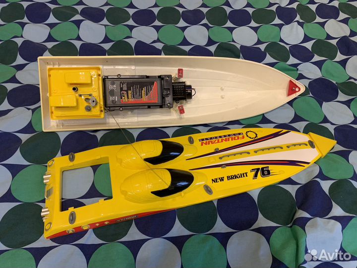 Игрушка катер на радиоуправлении