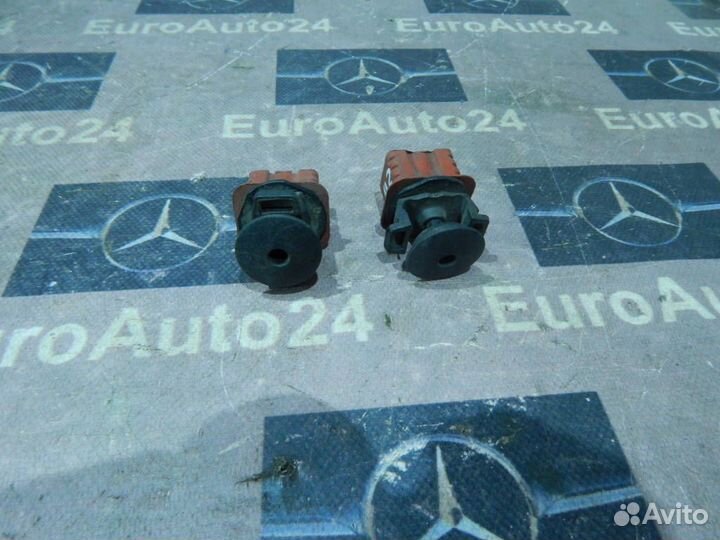 Крепление радиатора A2115040312 Mercedes-Benz E-Cl