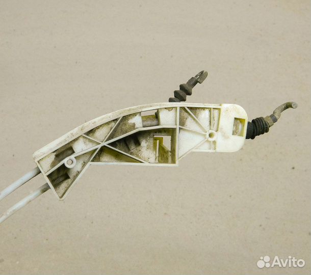 Трос замка задней левой двери Audi 80 B3