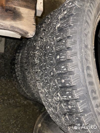 Bridgestone Blizzak Spike-01 185/60 R15