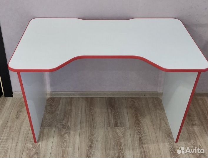 Игровой компьютерный стол