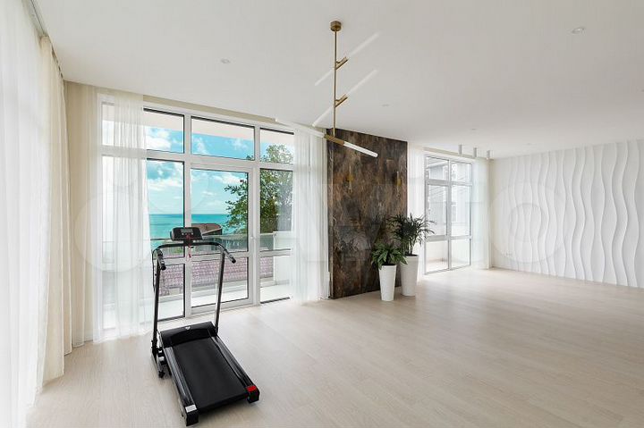 Коттедж 360 м² на участке 14 сот.