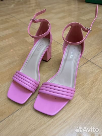 Босоножки женские новые T-tacardi 38-40