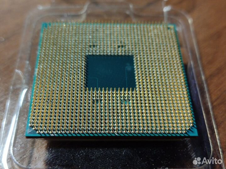 AMD Ryzen 3 2200G