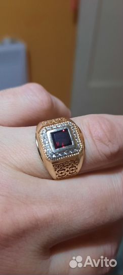 Золотое кольцо с гранатом 585